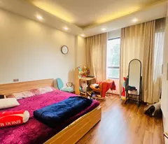 Vỉa hè phân lô -ô tô tải tránh