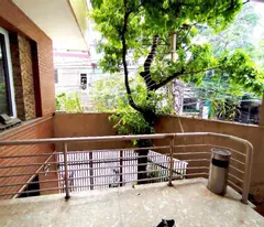 Biệt thự mini Cổ Linh-Tư Đình, 125m x 5 tầng, mặt tiền 8.5m, 1 mặt phố 1 mặt ngõ, gara ôtô, ô chờ