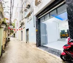 BÁN NHÀ TRUNG TÂM CẦU GIẤY Ô TÔ ĐỖ CỬA PHÂN LÔ NGÕ THÔNG THOÁNG NHÀ ĐẸP CHỈ 8,3 TỶ