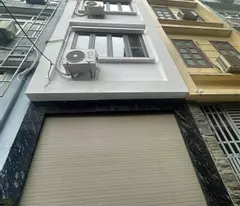 BÁN NHÀ TRUNG TÂM CẦU GIẤY Ô TÔ ĐỖ CỬA PHÂN LÔ NGÕ THÔNG THOÁNG NHÀ ĐẸP CHỈ 8,3 TỶ