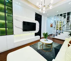 BÁN NHÀ TRUNG TÂM CẦU GIẤY Ô TÔ ĐỖ CỬA PHÂN LÔ NGÕ THÔNG THOÁNG NHÀ ĐẸP CHỈ 8,3 TỶ