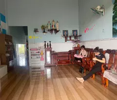 KẸT TIỀN NGÂN HÀNG BÁN GẤP VƯỜN SẦU RIÊNG 240 CÂY CÓ NHÀ Ở