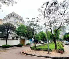 Bán biệt thự vị trí đẹp nhất bán đảo Linh Đàm view hồ, diện tích 254m2, mặt tiền 13m, giá chỉ 70 tỷ