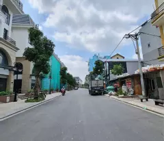 Bán nhà tại Cự Khối, Long Biên, Hà Nội. 6 tầng 51m2, thang máy, xe 16 chỗ đậu cửa.