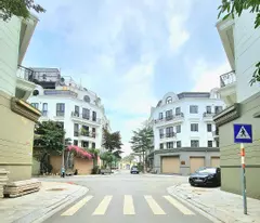 Nhà hoàn thiện 5 tầng 95m2 đường 30m cho bác nào thuê KD tại Trâu Quỳ, Gia Lâm.