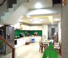 Vị trí vàng - Bán nhà 4 tầng Cao Bá Quát 5 PN có thể chuyển đổi thành căn hộ mini.