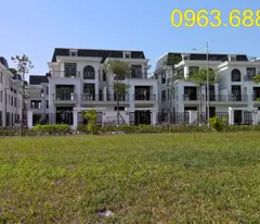 Bán BT cách Ciputra 20p,300m,19 tỷ.Giá đầu tư