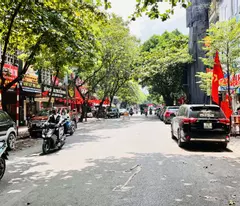 nhà đẹp Ngọc Lâm, 75m x 6tầng, vỉa hè, ôtô tránh, gần trường học + chung cư cao cấp, kinh doanh
