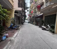 BÁN NHÀ NGÕ 1142 ĐÊ LA THÀNH BA ĐÌNH - NGÕ PHÂN LÔ Ô TÔ Ô TÔ TRÁNH KINH DOANH: 63M2 - 26.95 TỶ