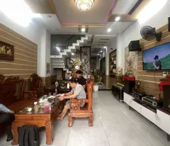 NHÀ ĐẸP-KIÊN CỐ VÀO Ở NGAY-TẶNG FULL NỘI THẤT
ĐƯỜNG NHỰA 13m CÓ LÊ-KHU DÂN TRÍ TOÀN NHÀ CAO