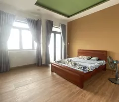 NHÀ ĐẸP-KIÊN CỐ VÀO Ở NGAY-TẶNG FULL NỘI THẤT
ĐƯỜNG NHỰA 13m CÓ LÊ-KHU DÂN TRÍ TOÀN NHÀ CAO