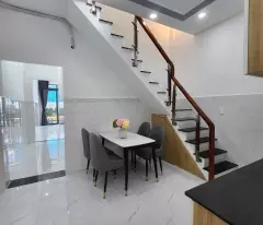 Nhà phố vườn giáp Phú Mỹ Hưng giá siêu tốt