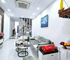 văn cao DT 45m x5 tầng 16,8 tỷ ngõ 3m thông,cách ô tô 30m,gần phố,gần hồ tây
