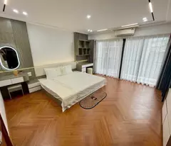 Bán nhà phố Ngọc Lâm 6 tầng thang máy ô tô vào nhà