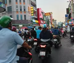 Bán nhà MTKD sầm uất ngày chợ Tân Hương, 4x17m, 5 tầng, 16 Tỷ