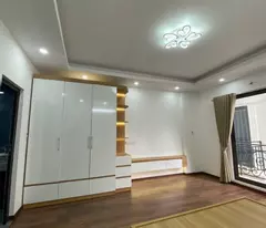 🏡 NHÀ BÁT KHỐI – LONG BIÊN
34m² – 5 tầng – ở ngay – giá tốt