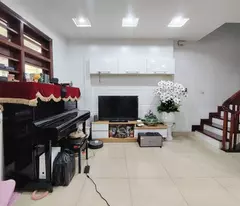 bán nhà Nguyễn Văn Cừ. 43m x 6tầng, MT 5.6m, 4 ngủ khép kín, 7 chỗ vào nhà