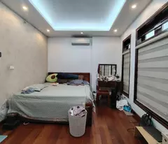 bán nhà Nguyễn Văn Cừ. 43m x 6tầng, MT 5.6m, 4 ngủ khép kín, 7 chỗ vào nhà