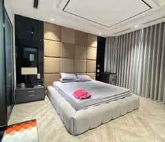 Bán biệt thự nhà phố Nguyễn Văn Cừ- Phân Lô- Ô tô tránh- Sát Phố - 160m mặt tiền rộng- 30,2 tỷ(TL)