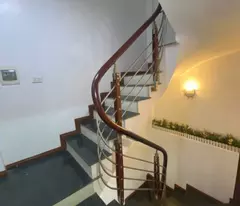 🏡 NHÀ NGỌC THỤY – LONG BIÊN
5 tầng – 30m² – 3 ngủ – ngõ thoáng