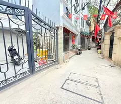 Lạc Long Quân – CCMN 6T thang máy 104m² MT 6.1m – Giá chào 27.5 Tỷ Gần Hồ Tây