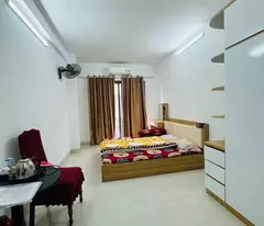 Nhỉnh 13t , 5 tầng thang máy,cách 1 nhà ra mặt phố Ngọc Lâm , cực hiếm nhà bán,dân xây Btct chắc