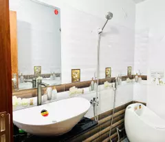 Nhà 2 tầng mới hẻm đường 2/4 Nha Trang, full nội thất cao cấp, gần Champa Island