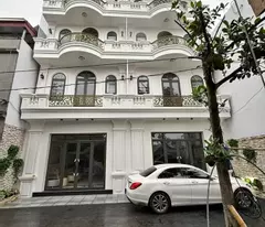 Nhà Khúc Thừa Dụ - 75m 4 tầng - ô.tô đỗ cửa - Đẹp như mớia