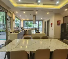 BÁN BIỆT THỰ CIPUTRA KHU C.DT 180M2, 4 TẦNG. Ở LUÔN. GẦN CÔNG VIÊN 65Ha.KĐT KIỂU MẪU Ở CỰC SƯỚNG