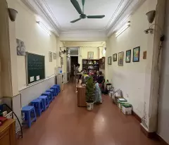 Chính chủ cho thuê nguyên căn sát góc, hướng Đông, mặt phố Bà Triệu, Q.Hai Bà Trưng, Hà Nội.