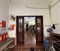 Chính chủ cho thuê nguyên căn sát góc, hướng Đông, mặt phố Bà Triệu, Q.Hai Bà Trưng, Hà Nội.