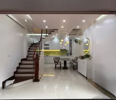 duy nhất 1 căn. Hơn 9 tỷ ngọc lâm 35m x 5T oto đỗ cửa ở luôn.