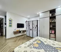 Chỉ hơn 9 tỷ. mặt phố Ngọc Lâm, Kinh Doanh 30m x 5T vỉa hè thêng thang !