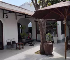 Nhà Cách Biển 100m Sẵn Mô Hình Kinh Dôanh Cafe Ngang rộng 13m Giá rẻ