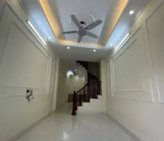 Bán nhà ngõ 268 Ngọc Thuỵ 35m x 5T oto 7c qua nhà, vf3 vào nhà. HIếm !