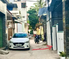 BÁN NHÀ HẺM OTO THÔNG CÁCH BIỂN CHỈ 350m, NGAY CÔNG AN PHƯỜNG BẮC NHA TRANG. ZÁ 5tỷ5.