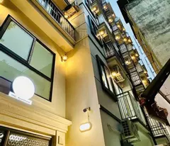 BÁN TOÀ CHDV NGUYỄN THỊ ĐỊNH, CẦU GIẤY - 180M2 x 7 TẦNG THANG MÁY - MT 10M - Ô TÔ ĐỖ CỔNG - 30M RA