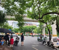 Cho thuê Văn Phòng DT 60m2 view hồ Hoàng Cầu , Ngã ba Mai Anh Tuấn, Hà Nội
