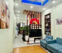 nguyễn đình hoàn cầu giấy 35m x4 tầng 9,3 tỷ 30m ô tô tránh,ngõ thông