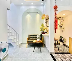 🔥NHỈNH 2TỶ CÓ NHÀ SG - 3 TẦNG XINH LUNG LINH - GẦN NHÀ GA T3 - 10P QUA SÂN BAY - 5P TỚI EMART 2