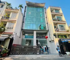 Tòa nhà ngang 10.5m gần sân bay – hơn 1.400m² sàn, phù hợp khai thác văn phòng