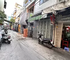 BÁN NHÀ CĂP 4 NGANG HIẾM NGANG 3.8M- 100M RA MẶT TIỀN XE HƠI Đ. ĐOÀN VĂN BƠ- GẦN CHƠ 200 Đ.XÓM