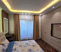 BÁN NHÀ TRẦN DUY HƯNG – Ô TÔ QUA CỬA – THANG MÁY 🔥🏡 Gần KS Chamvit – vị trí đẹp, trung tâm, kinh