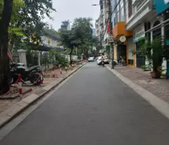 Cho thuê nhà phân lô phố Đỗ Quang giá 28 tr/tháng