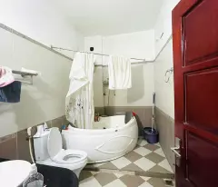 bán nhà mặt phố Lê đại hành - 4 tầng và giá 10,x tỷ, còn mới kinh daonh và ở tốt, gần ngã 4 lê quý
