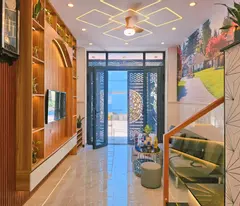 KHU VỰC HIẾM NHÀ BÁN - NGAY SÂN BAY - FULL NỘI THẤT - NHÀ ĐẸP Ở NGAY - SỔ VUÔNG A4 - NHĨNH 5 TỶ