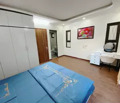Bán nhà phố Hoàng Hoa Thám Ba Đình, dân xây, gần phố, 5 tầng thang máy, 30m, 8 tỷ.