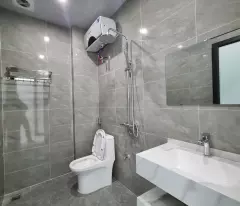 bán nhà 4 tầng thang máy hiện đại ngay trần lãm - gần chợ đậu và nguyễn tông quai đi vào