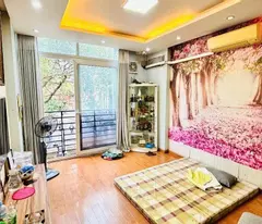 Bán Gấp Nhà Ngõ 54 Nguyễn Chí THanh, SĐ 33m2, Xây 4 Tầng, MT 4m, Thoáng Sau, Tiện KD. Giá 11.2 Tỷ.