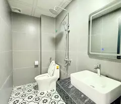 Bán nhà đẹp Hồng Tiến- Sát Phố- Ngõ thông- Dân Xây- Full NT- Ô tô- 2 thoáng 55m 5 tầng 13,x tỷ(TL)